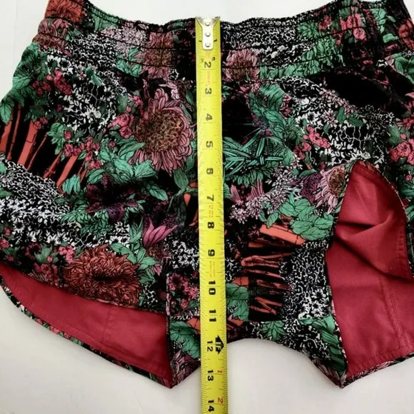 Lululemon Choose A Side Short Ruby Red Zen Garden Floral Multi 3&quot; Inseam Size 6